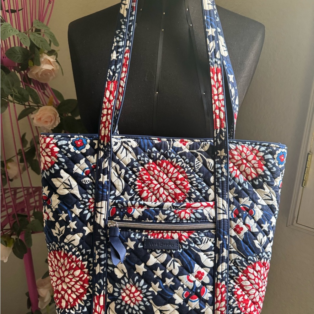 Vera Bradley Red White and Blue Quilted Tote Bag. EXCELLENT CONDITION